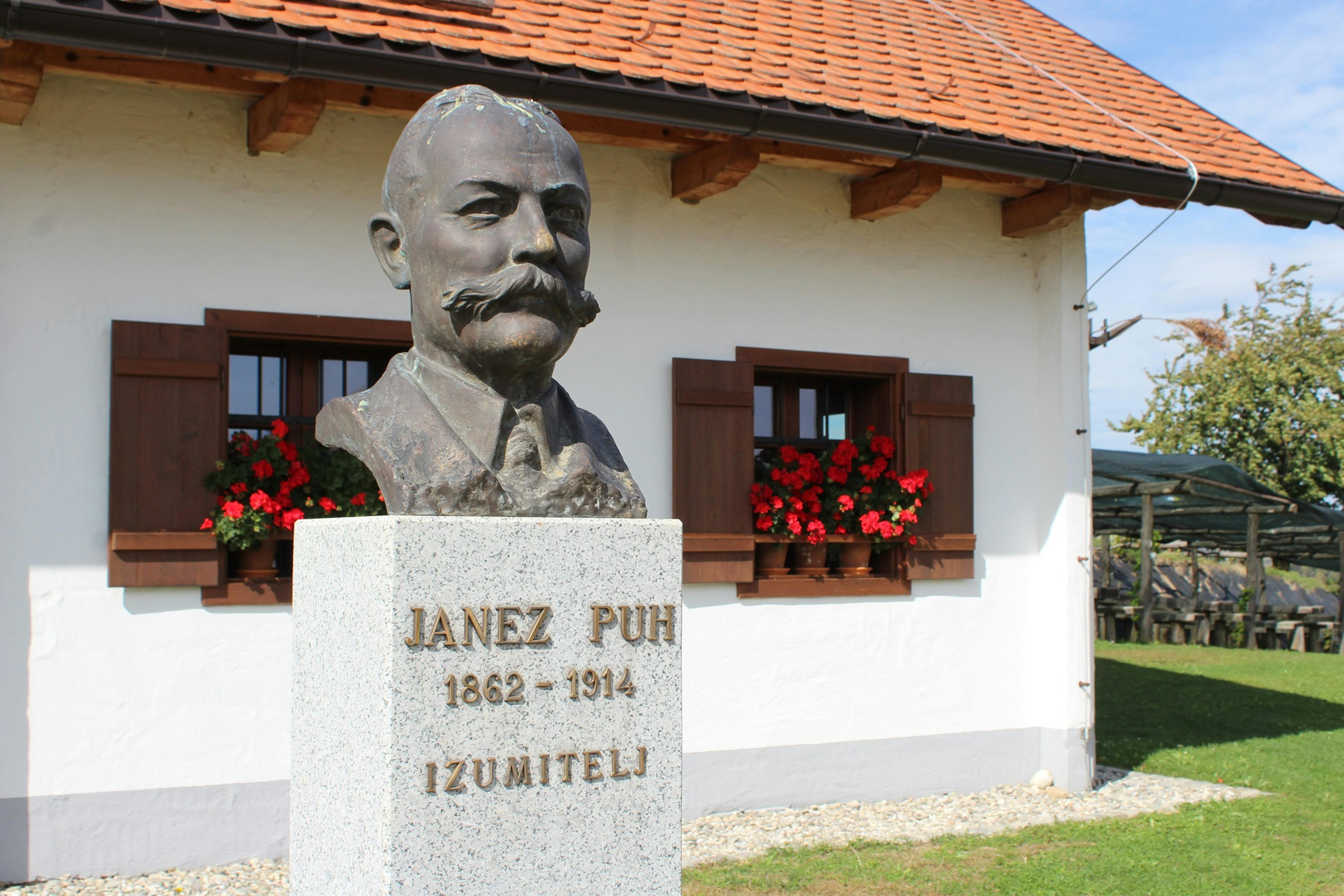 Puhov muzej